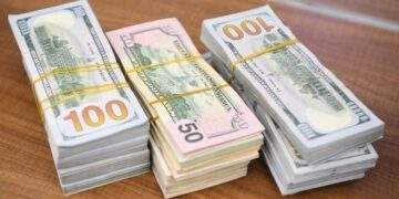 Dollar slides against dong on black market