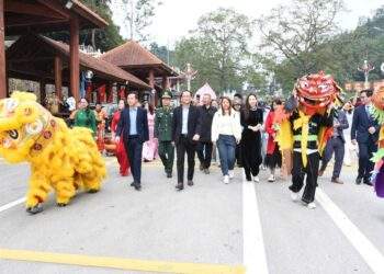 Du khách đầu tiên Xông đất Lạng Sơn Cửu khẩu Quốc tế Hữu Nghị Lọng trọng đón đoàn Doanh nghiệp lữ hành Chào năm mới