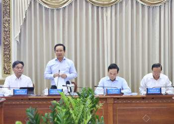 Bí thư Thành ủy TP. Hồ Chí Minh Trần Lưu Quang, Chủ tịch UBND TP. Hồ Chí Minh Nguyễn Văn Được, Phó Chủ tịch Thường trực HĐND TP. Hồ Chí Minh Nguyễn Văn Thọ, Phó Chủ tịch Thường trực UBND TP. Hồ Chí Minh Nguyễn Lộc Hà chủ trì hội nghị - Ảnh: Cổng thông tin điện tử Thành phố.