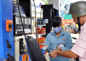 Giá xăng ngày mai dự báo tăng trở lại