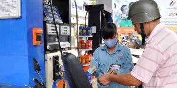 Giá xăng ngày mai dự báo tăng trở lại