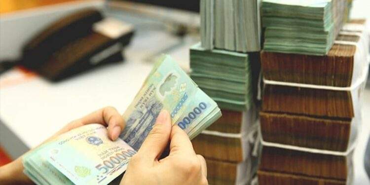 Giải mã lý do ngân hàng đồng loạt tăng lãi suất cho vay