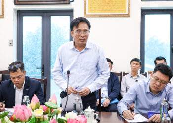 Đại diện Tổng Công ty cảng hàng không Việt Nam - CTCP báo cáo tình hình thực hiện dự án