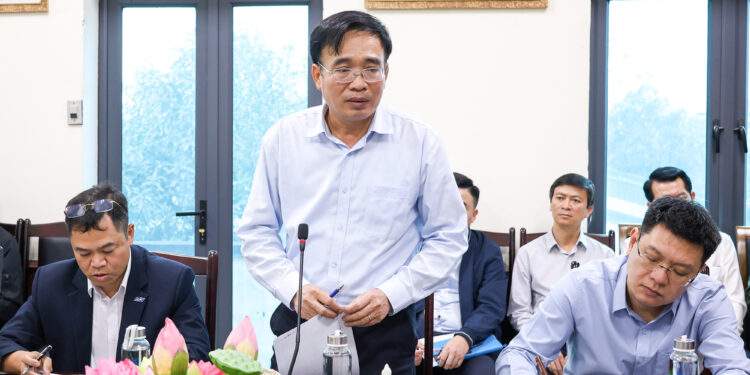 Đại diện Tổng Công ty cảng hàng không Việt Nam - CTCP báo cáo tình hình thực hiện dự án