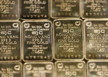 Gold prices continue to climb
