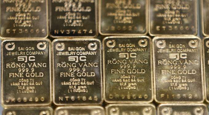 Gold prices continue to fall