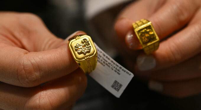 Gold prices decline after 3-day rise