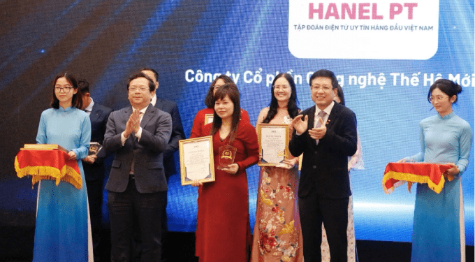 Hanel PT receives a certificate from VCCI at the forum Vietnam Suppliers – Journey to Excellence, on Jan. 29, 2026. Photo courtesy of Hanel PT