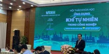 TS Mai Duy Thiện, Chủ tịch Hiệp hội năng lượng Sạch Việt Nam phát biểu khai mạc.