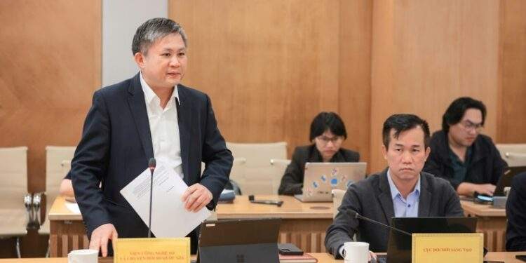 Ông Trần Văn Sơn, Phó Viện trưởng Viện Công nghệ số và Chuyển đổi số quốc gia thông tin về Luật Trí tuệ nhân tạo, tại buổi họp báo thường kỳ tháng 12/2025 của Bộ Khoa học và Công nghệ.