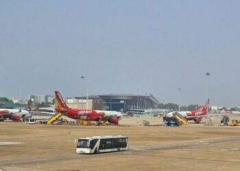 Máy bay mới liên tục về Việt Nam, giá vé Tết có hạ?