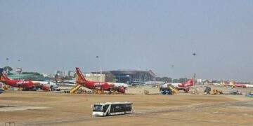 Máy bay mới liên tục về Việt Nam, giá vé Tết có hạ?