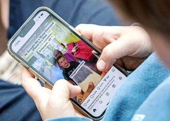 Một tháng cấm trẻ em dùng mạng xã hội ở Úc