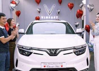 Mua xe 0 đồng, miễn phí sạc...