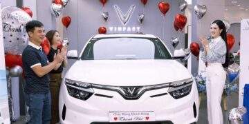 Mua xe 0 đồng, miễn phí sạc...