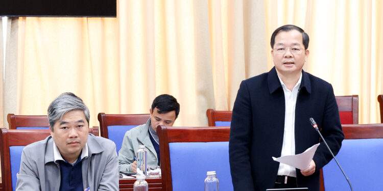 Phó Giám đốc Sở Xây dựng Nghệ An Nguyễn Đức An cho biết những khó khăn, vướng mắc của các địa phương đã được Sở phối hợp với Ban QLDA đường sắt báo cáo Bộ Xây dựng nghiên cứu giải quyết