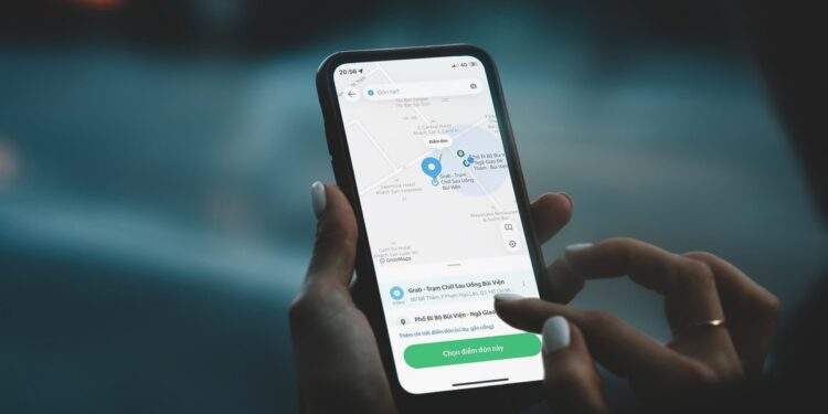 Người dân TP.HCM sắp có dịch vụ đưa thú cưng đi GrabCar, giá cước ra sao?