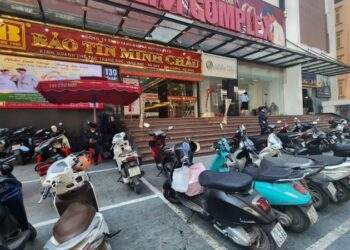 Nhà vàng bán không giới hạn, người mua bất ngờ vắng vẻ