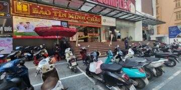 Nhà vàng bán không giới hạn, người mua bất ngờ vắng vẻ