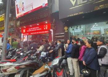 Nhà vàng bất ngờ bán không giới hạn, 12 ngày sau nhận hàng