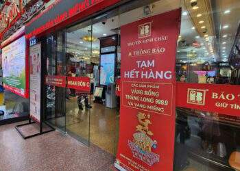 Nhà vàng vừa mở bán đã cháy hàng, thị trường chợ đen lại nóng