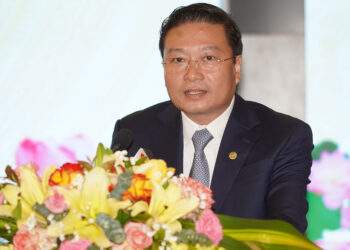 Chủ tịch UBND tỉnh Quảng Trị Lê Hồng Vinh phát biểu khai mạc hội nghị