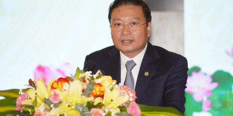 Chủ tịch UBND tỉnh Quảng Trị Lê Hồng Vinh phát biểu khai mạc hội nghị