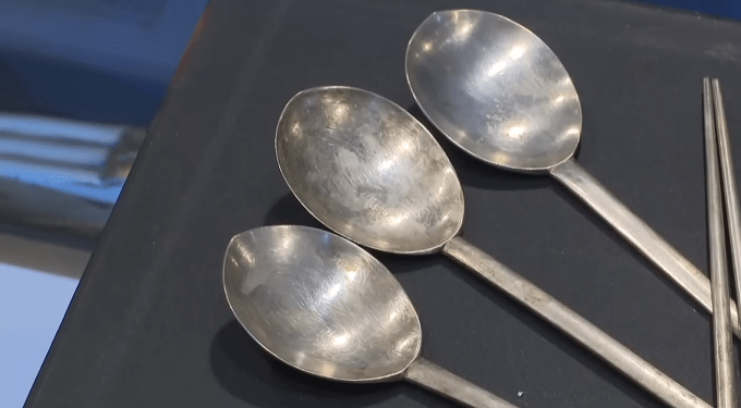 South Koreans line up to sell silver spoons, chopsticks as prices keep soaring