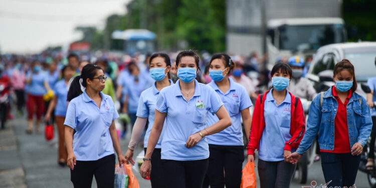 TPHCM tặng 800 vé máy bay, 6.700 vé tàu, xe đưa công nhân về quê ăn Tết 2026