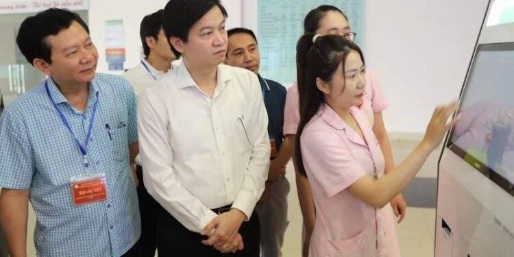 Hội đồng chuyên môn Sở Y tế đánh giá việc triển khai bệnh án điện tử tại Bệnh viện Ung bướu tỉnh Thanh Hóa 