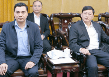 Chủ tịch UBND tỉnh Thanh Hoá Nguyễn Hoài Anh và Phó Chủ tịch Thường trực UBND tỉnh Thanh Hoá Mai Xuân Liêm dự buổi tiếp. Ảnh: Minh Hiếu