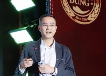 Ông Ngô Anh Tuấn, Giám đốc Cao cấp Giải pháp Thanh toán khối Ngân hàng Bán lẻ Techcombank, tại Lễ công bố và vinh danh sản phẩm – dịch vụ Tin Dùng Việt Nam 2025.