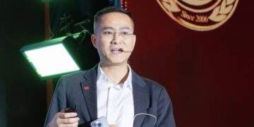 Ông Ngô Anh Tuấn, Giám đốc Cao cấp Giải pháp Thanh toán khối Ngân hàng Bán lẻ Techcombank, tại Lễ công bố và vinh danh sản phẩm – dịch vụ Tin Dùng Việt Nam 2025.