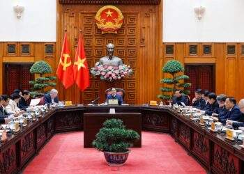 Thủ tướng Chính phủ Phạm Minh Chính chủ trì cuộc họp về các dự án điện hạt nhân. Ảnh: VGP.