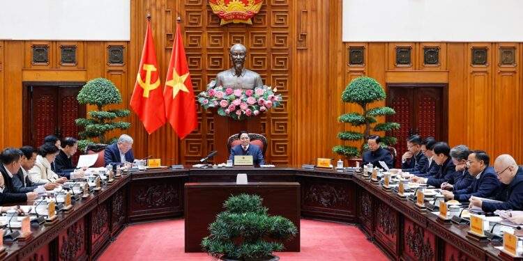 Thủ tướng Chính phủ Phạm Minh Chính chủ trì cuộc họp về các dự án điện hạt nhân. Ảnh: VGP.