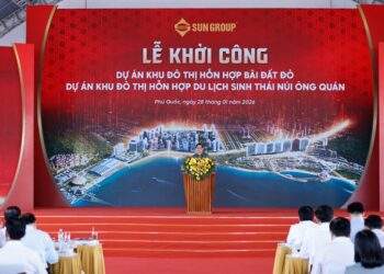 Thủ tướng Phạm Minh Chính phát biểu tại Lễ khởi công Khu đô thị hỗn hợp Bãi Đất Đỏ và Khu đô thị hỗn hợp du lịch sinh thái Núi Ông Quán. Ảnh: VGP.
