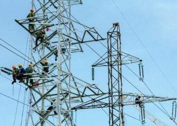 Khẩn trương hoàn thành và đưa vào vận hành đúng tiến độ các dự án lưới điện truyền tải quan trọng.