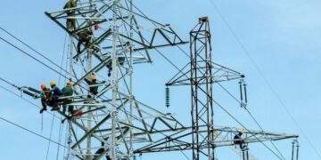 Khẩn trương hoàn thành và đưa vào vận hành đúng tiến độ các dự án lưới điện truyền tải quan trọng.