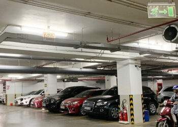 Tiêu tiền triệu, khách vẫn 'canh giờ' gửi xe ở trung tâm thương mại nội đô