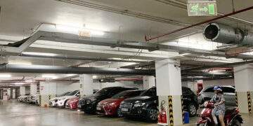 Tiêu tiền triệu, khách vẫn 'canh giờ' gửi xe ở trung tâm thương mại nội đô