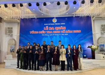 Các đại biểu tại Lễ ra quân. 