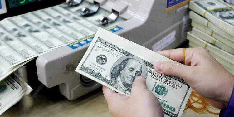 Tỷ giá chợ đen cộng 30 đồng, USD hưởng lợi từ bất ổn tại Venezuela?