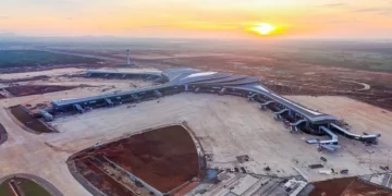 Vietnam PM asks Chinese conglomerate to build subway linking Tan Son Nhat and Long Thanh airports