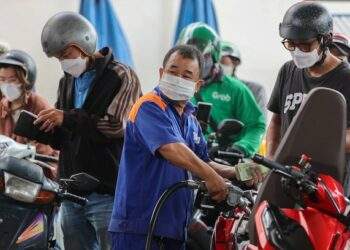 Vietnam gasoline prices fall - VnExpress International