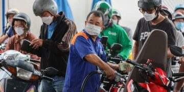 Vietnam gasoline prices fall - VnExpress International