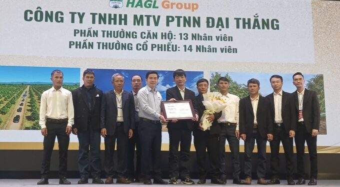 Vietnamese tycoon to award 160 apartments to senior employees