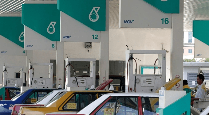 Viral video of Singapore-registered car refueling sparks probe in Malaysia for buying subsidized fuel barred to foreigners