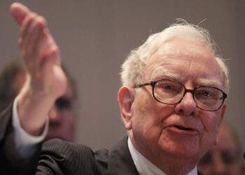 ‘Don’t worry too much about starting salaries,’ Warren Buffett advises young workers
