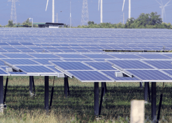 167 dự án điện mặt trời và điện gió ‘mắc kẹt’, Bộ Công Thương có chỉ đạo mới