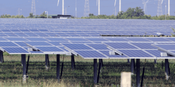 167 dự án điện mặt trời và điện gió ‘mắc kẹt’, Bộ Công Thương có chỉ đạo mới
